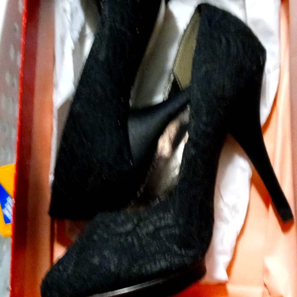 bcbg heels